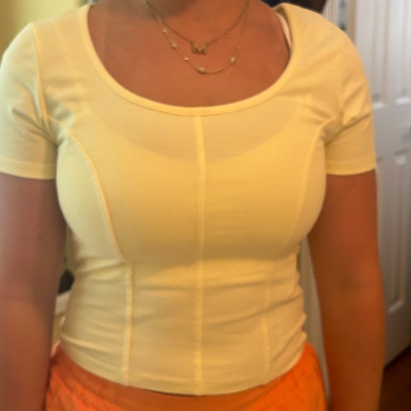 LEVI'S Basic Yellow Tee - Picture 3 of 4